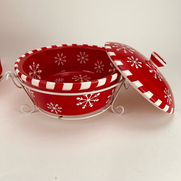 Vintage Temp-Tations presentable Ovenware by Tara-Snowflake 2 qt. Casserole - Picture 3 of 5